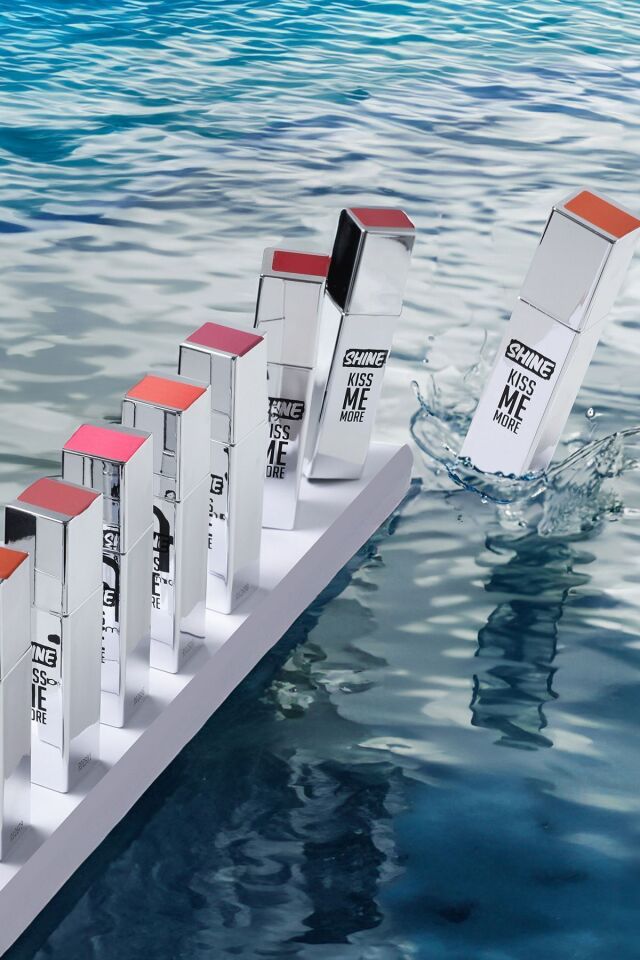 Flormar Shine Kiss Me More Uzun Süre Kalıcı & Parlak Bitişli Likit Ruj - 002 Marmalade Coffe